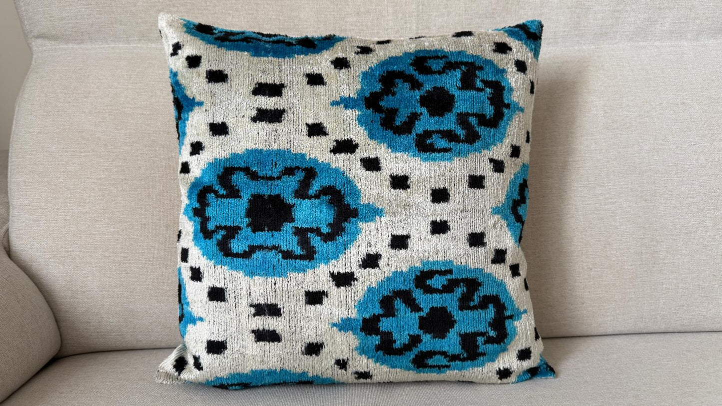 Ikat Velvet cushion 40x40cm.