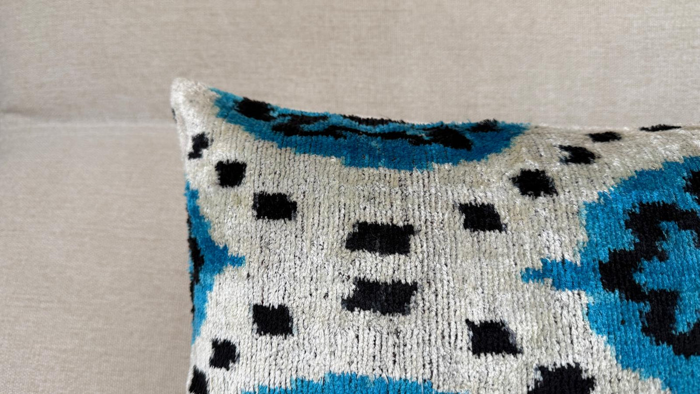 Ikat Velvet cushion 40x40cm.