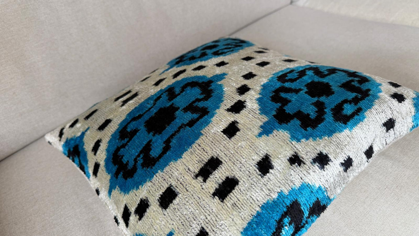 Ikat Velvet cushion 40x40cm.