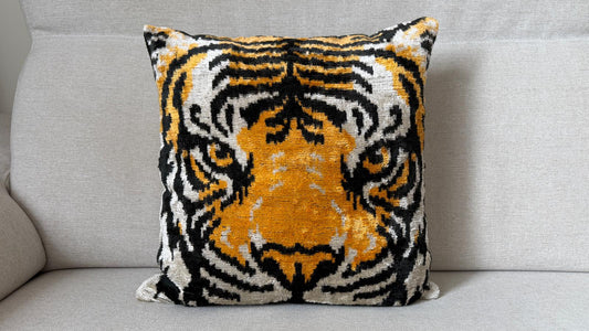 Ikat Velvet cushion 40x40cm.