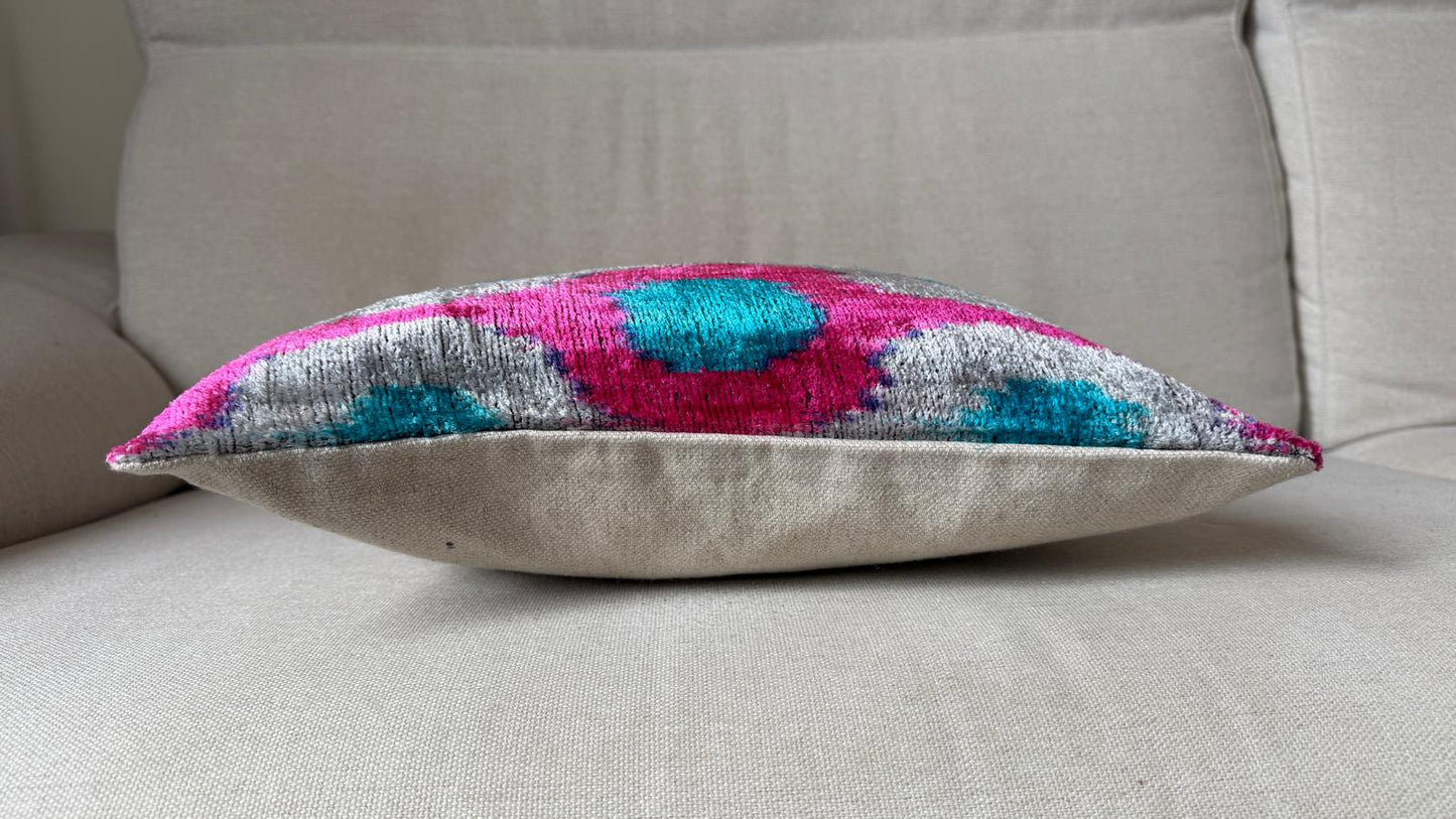 Ikat Velvet cushion 40x40cm.