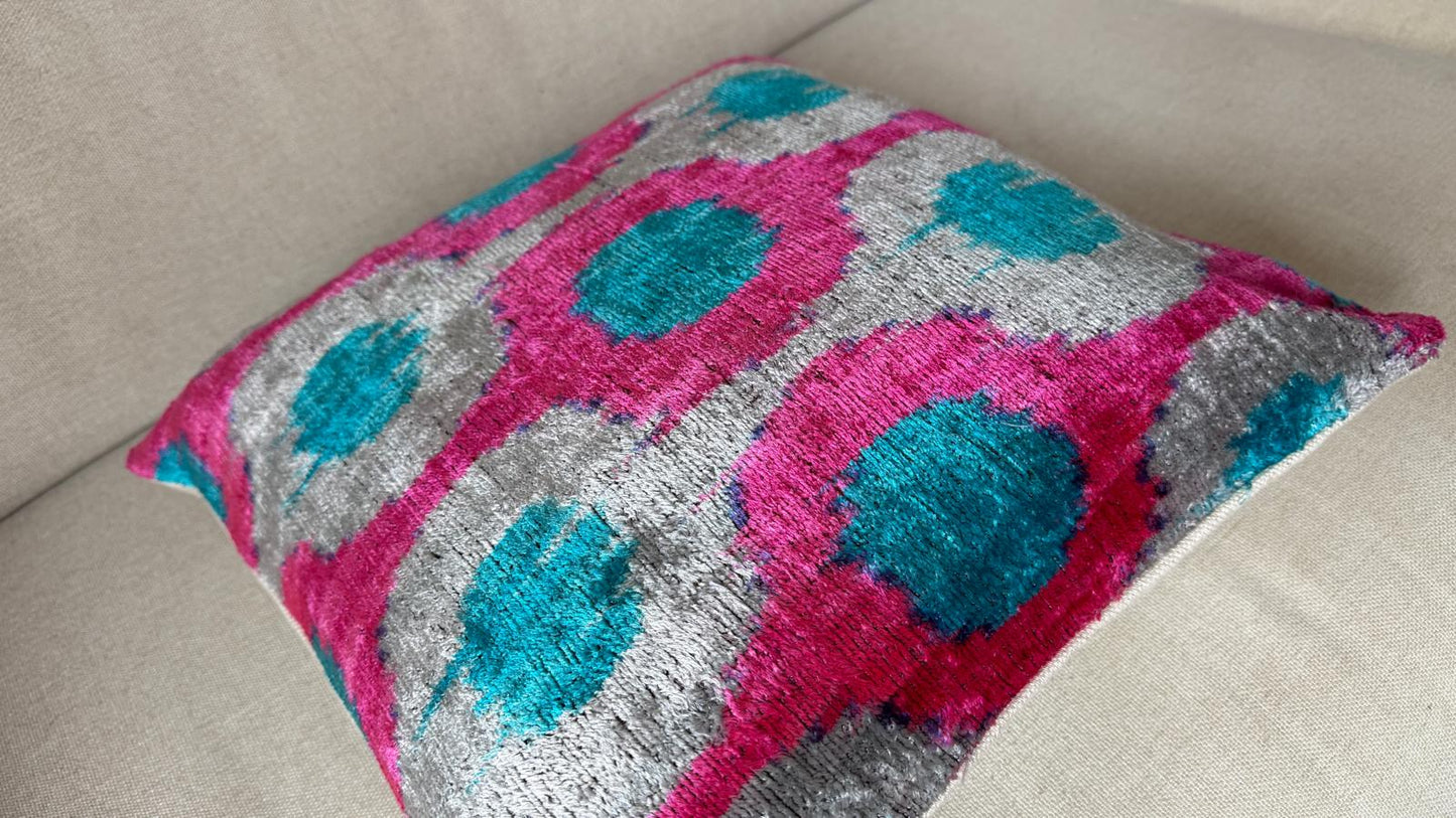 Ikat Velvet cushion 40x40cm.