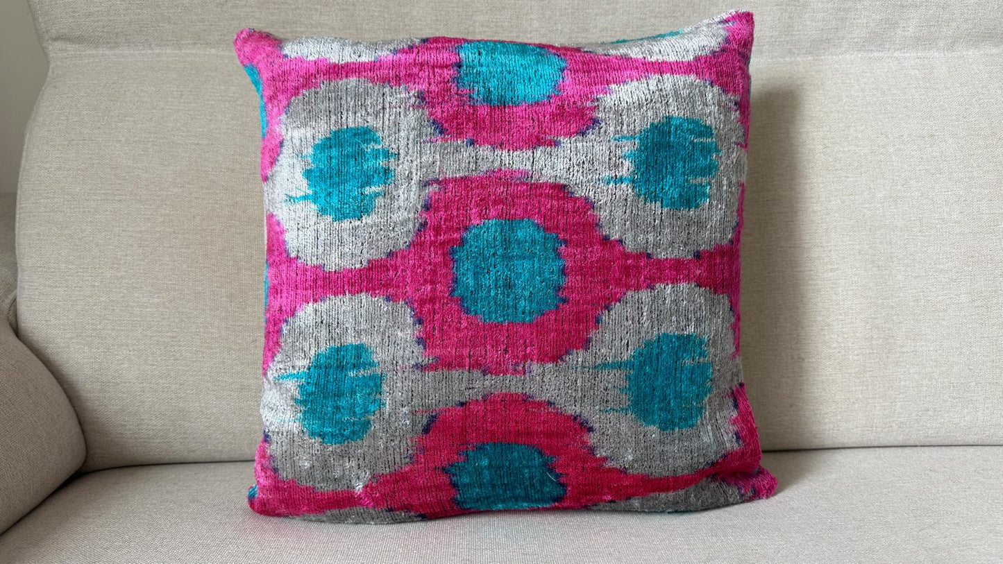 Ikat Velvet cushion 40x40cm.