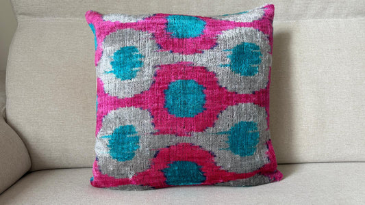 Ikat Velvet cushion 40x40cm.