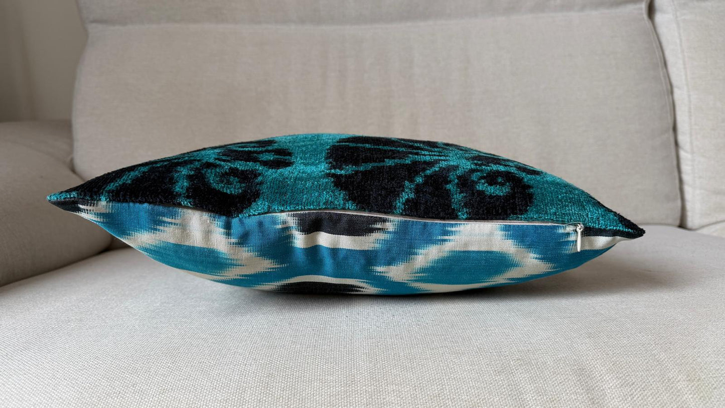 Ikat Velvet cushion 40x40cm.