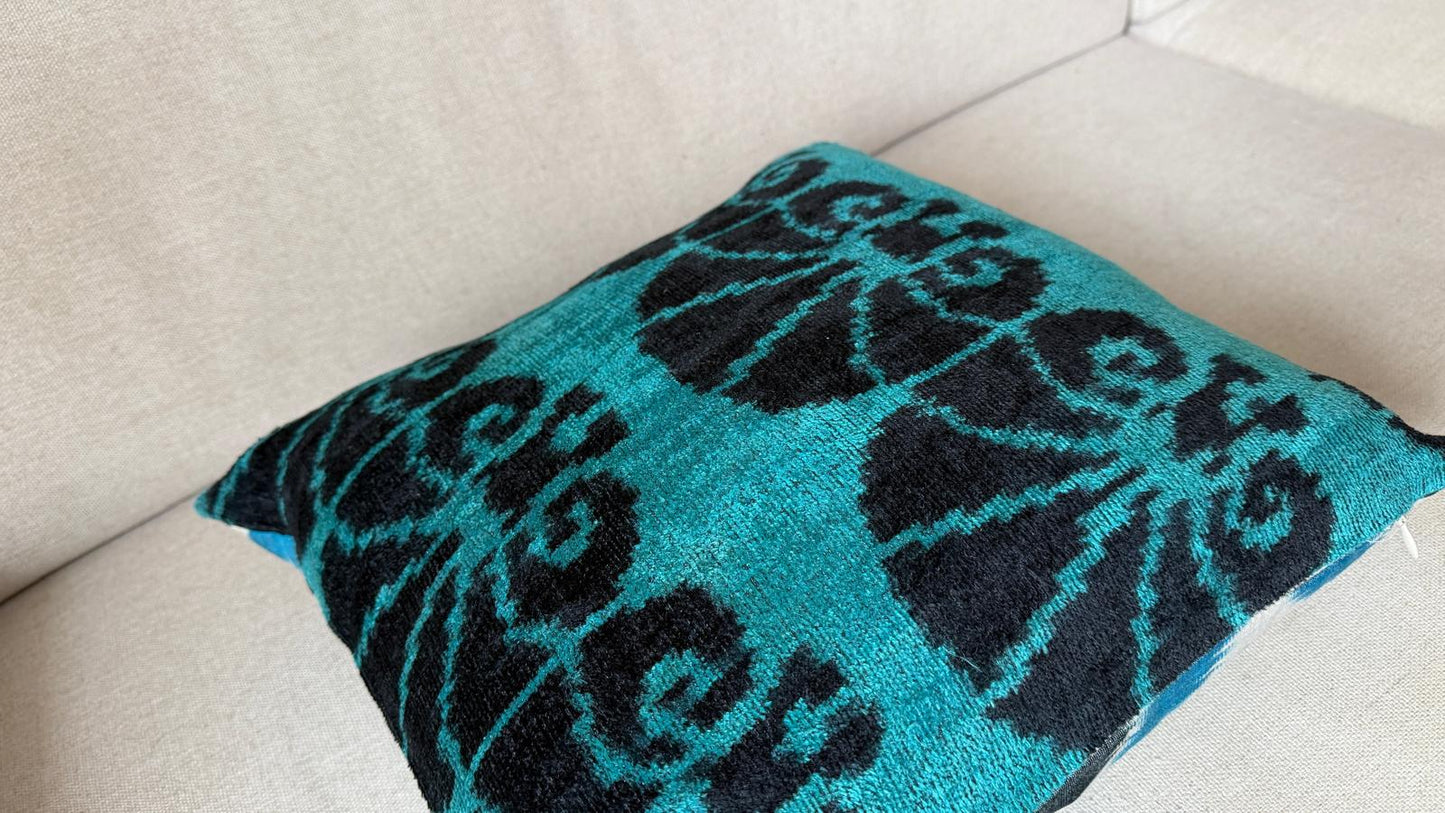 Ikat Velvet cushion 40x40cm.