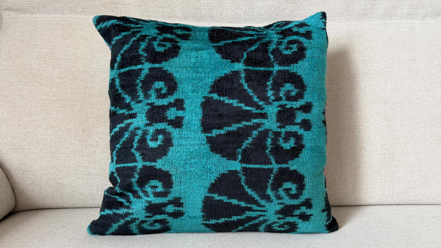 Ikat Velvet cushion 40x40cm.