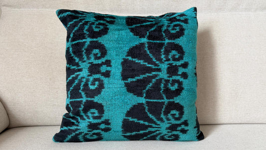 Ikat Velvet cushion 40x40cm.