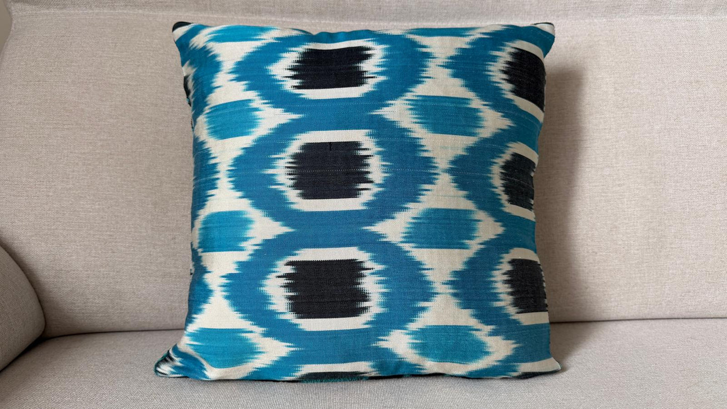 Ikat Velvet cushion 40x40cm.