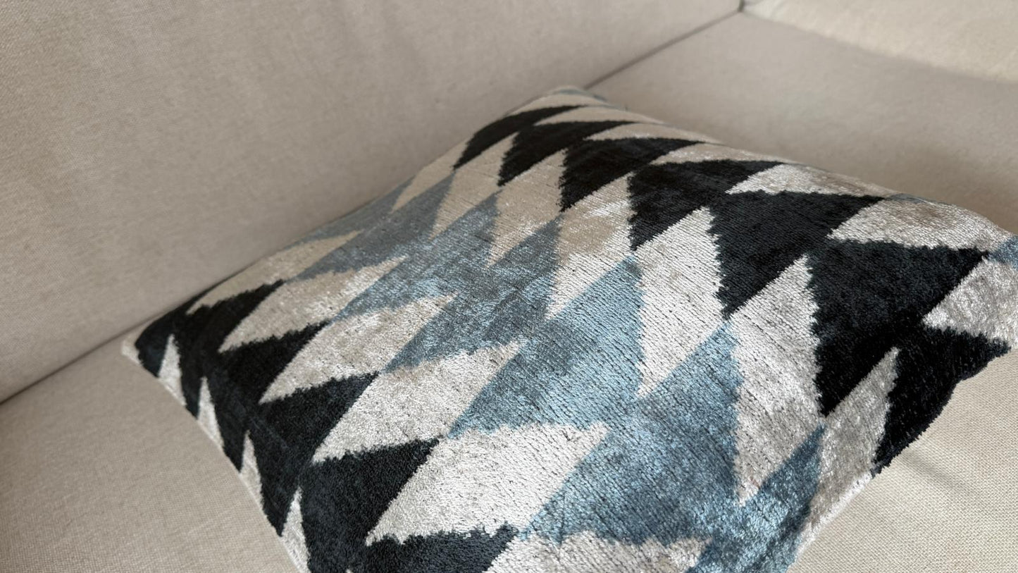 Ikat Velvet cushion 40x40cm.
