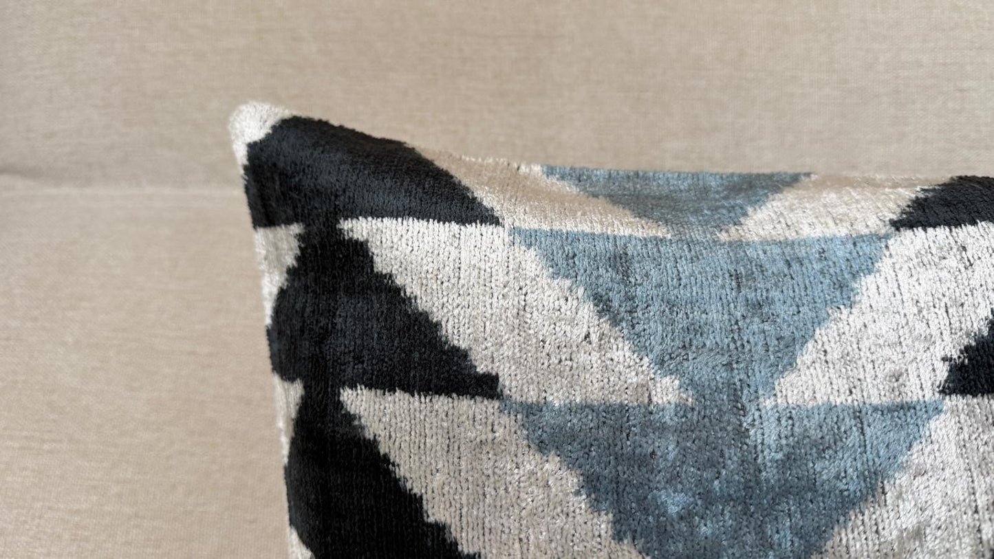 Ikat Velvet cushion 40x40cm.