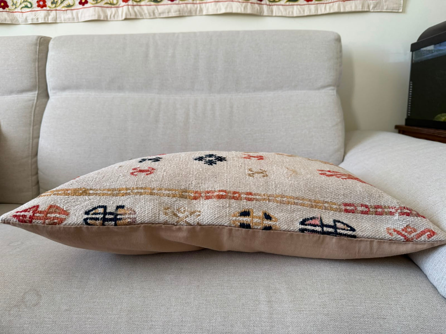Hand woven Kilim cushion cover (60x40cm)