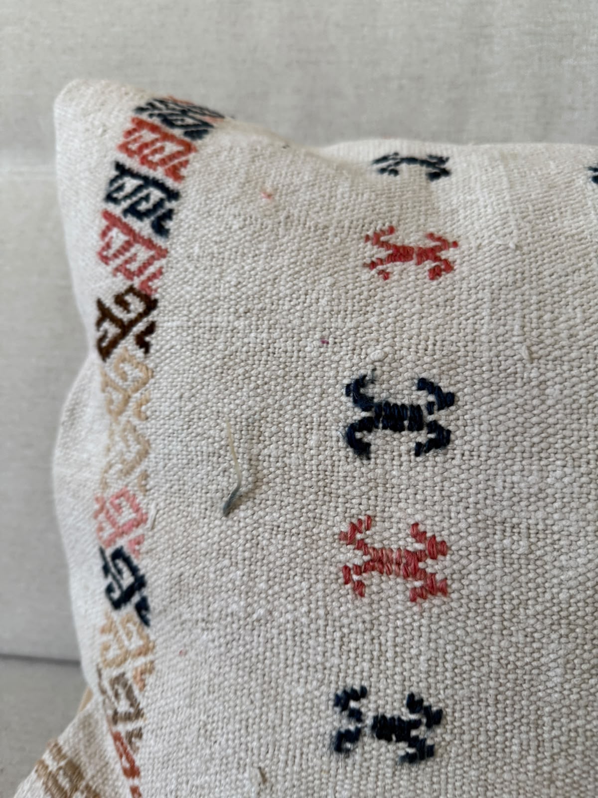 Hand woven Kilim cushion cover (60x40cm)