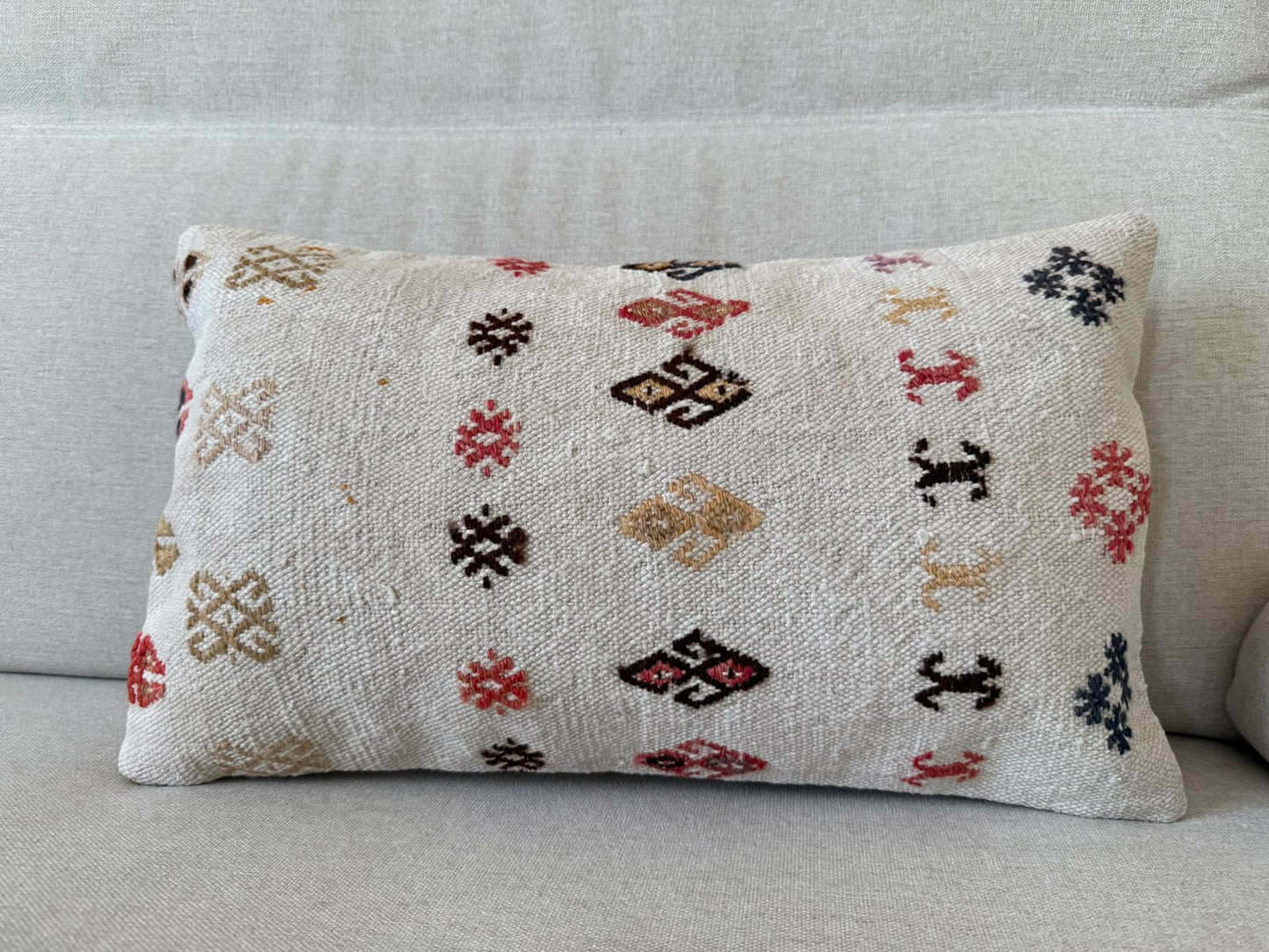 Hamp Hand woven Kilim cushion cover (50x30cm)