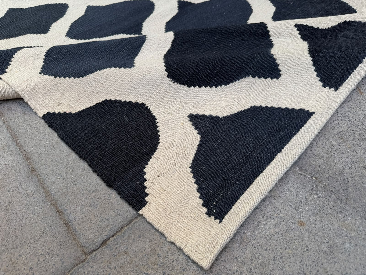 Modern Kilim 332x258cm