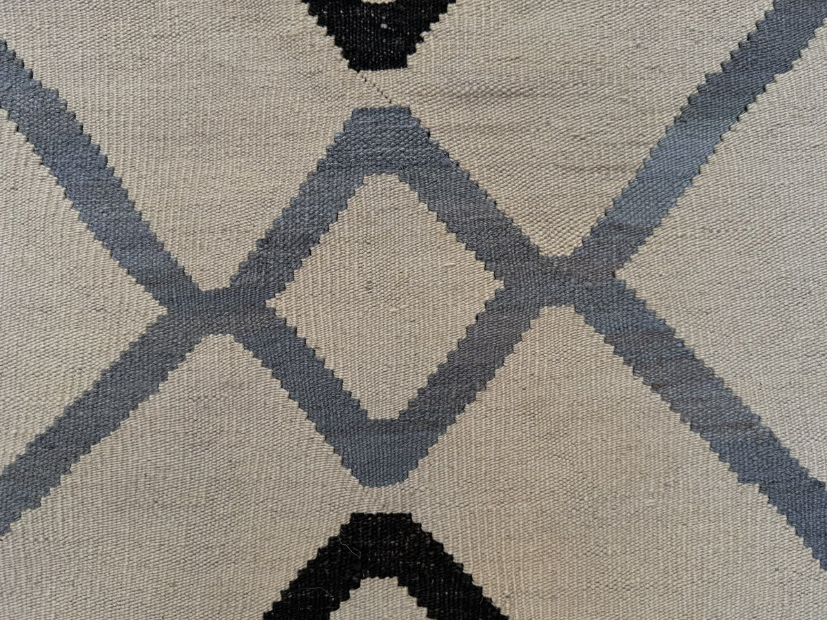 Contemporary design kilim 400 x 300cm
