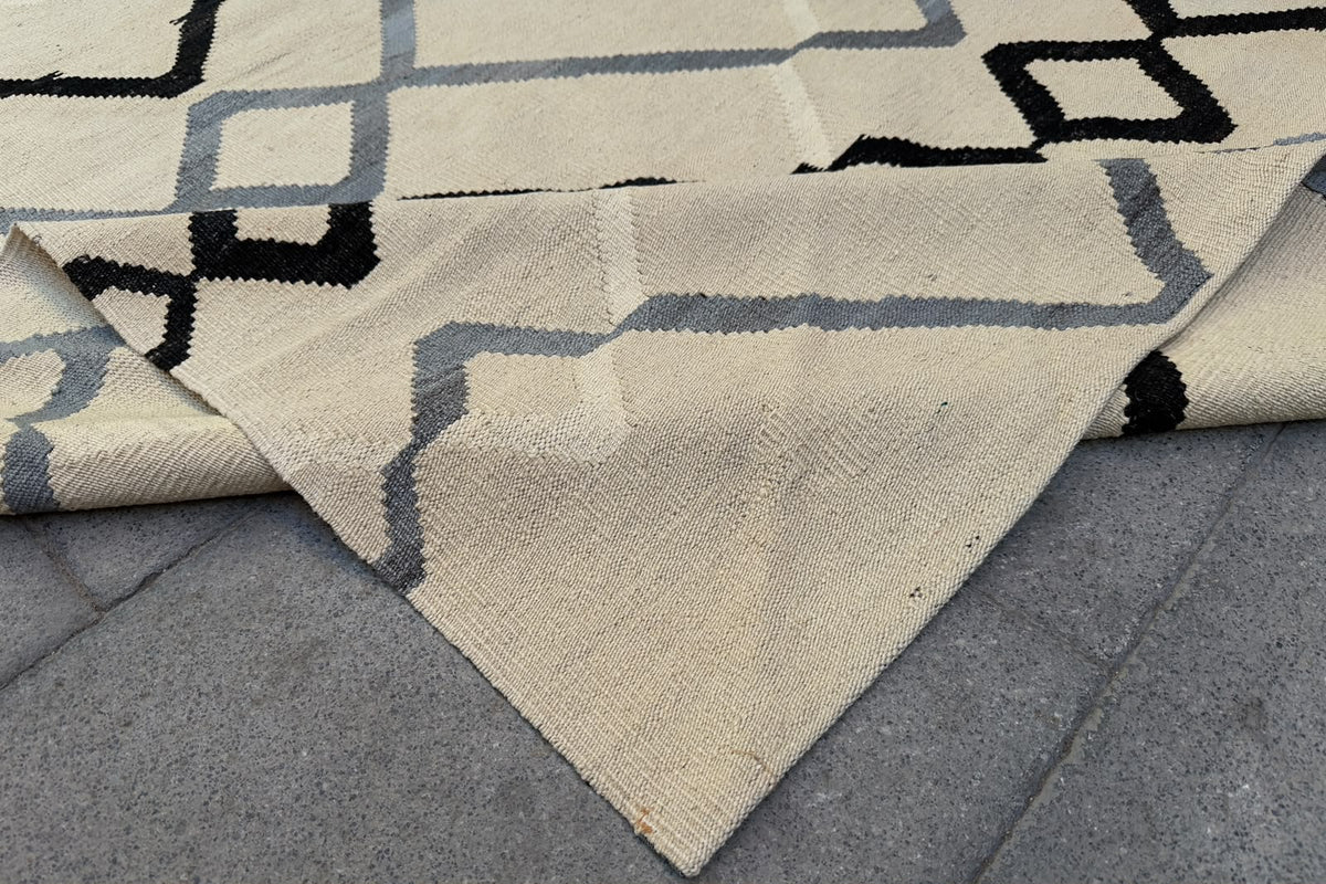 Contemporary design kilim 400 x 300cm