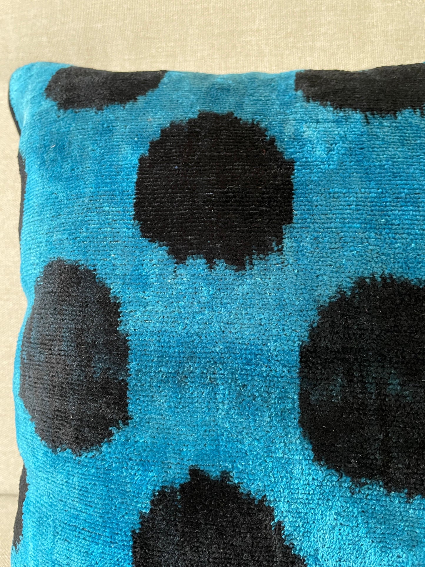 Ikat velvet cushion Hand made (40x60cm)
