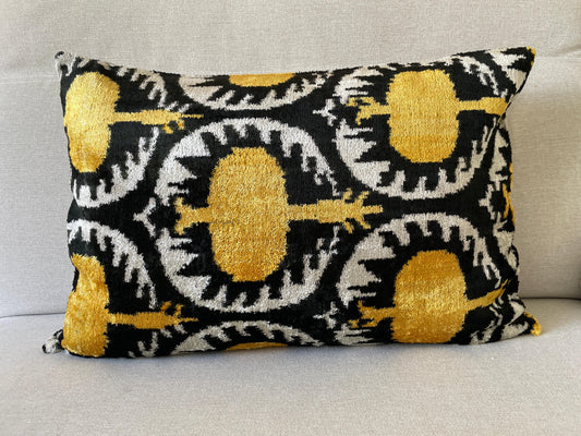 Ikat velvet cushion Hand made (40x60cm)