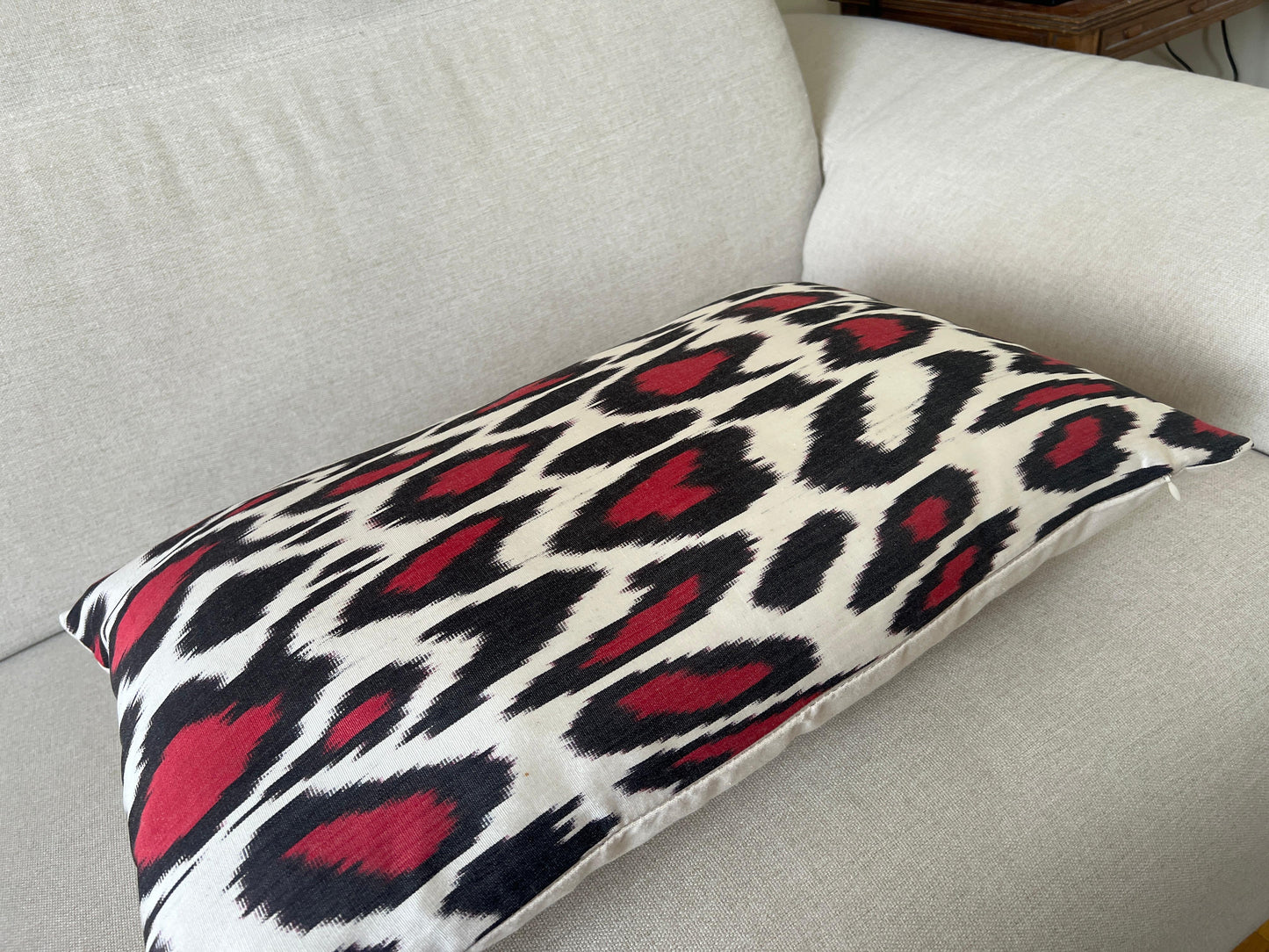 Ikat Silk cushion Hand made (40x60cm)