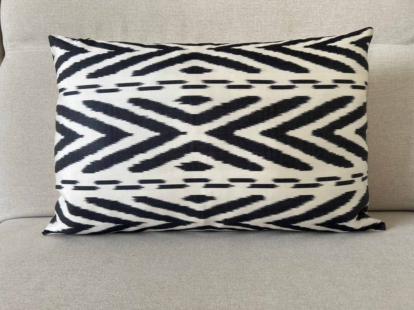 Ikat Silk cushion Hand made (40x60cm)