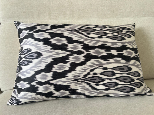 Ikat Silk cushion Hand made (40x60cm)