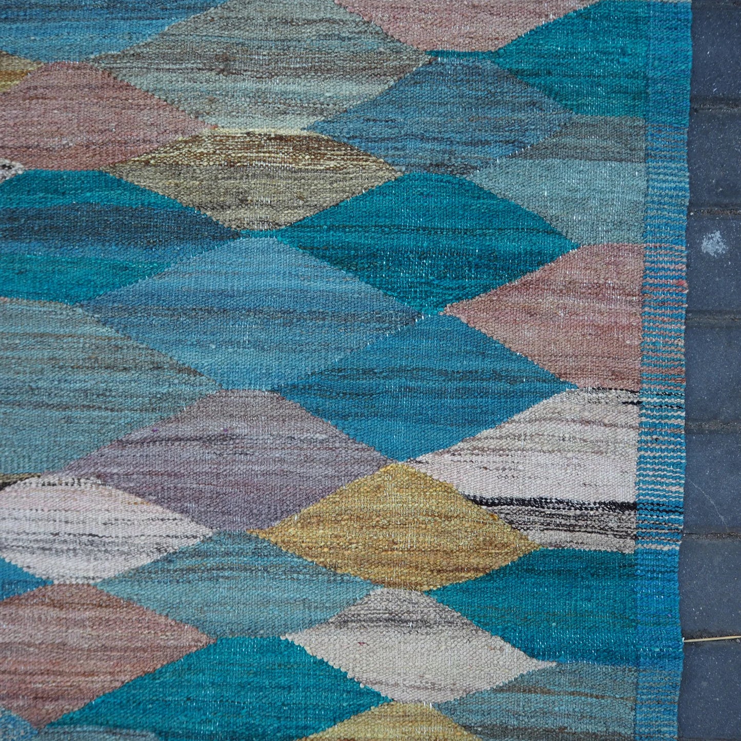 Contemporary Design kilim.