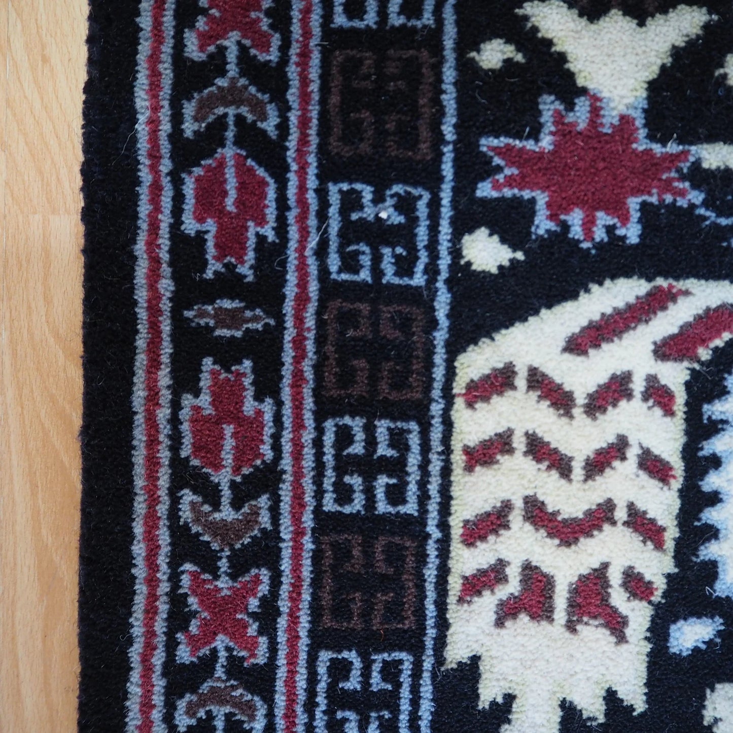 Floral piled woven Rug Runner.
