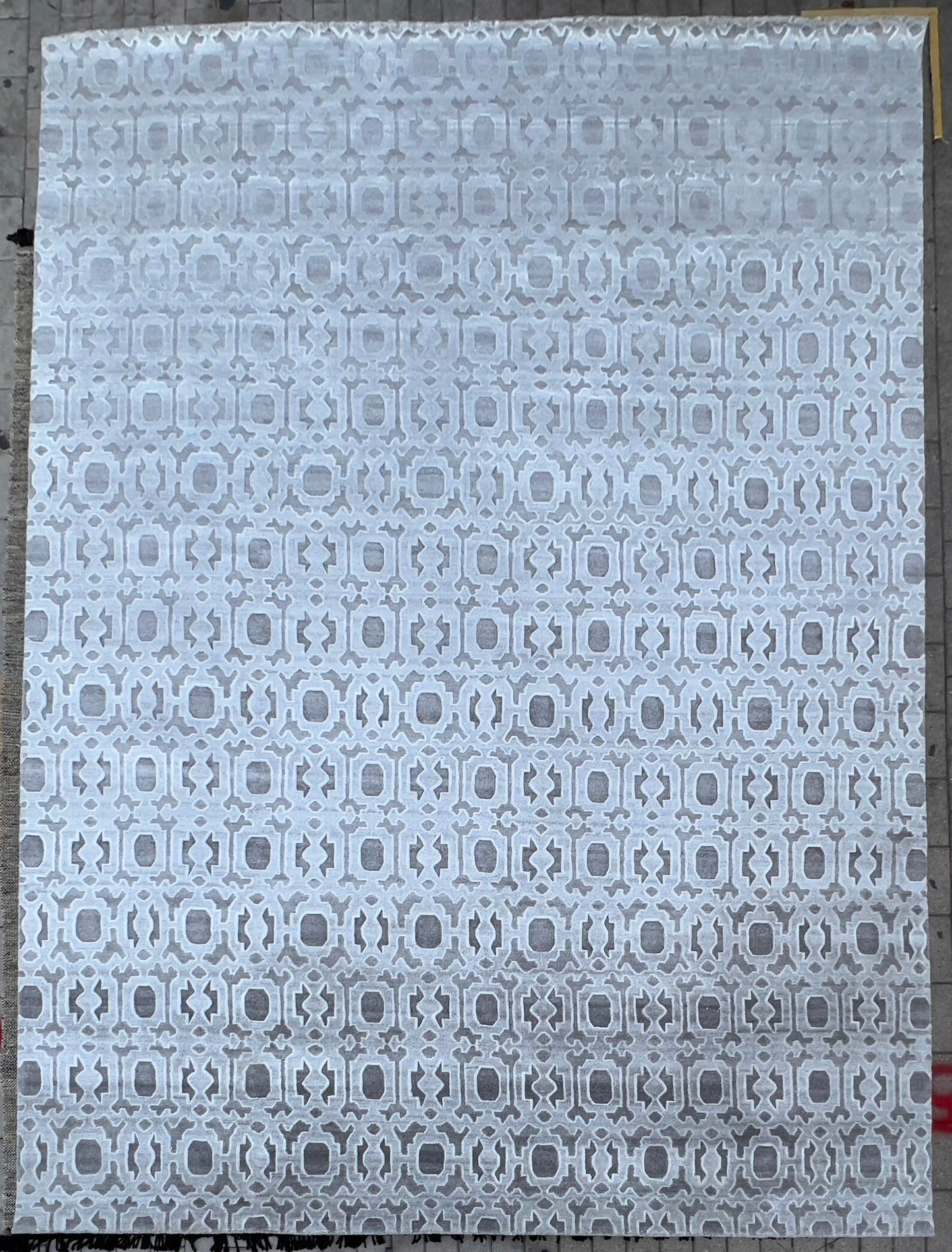 Pure Silk Contemporary Rug.