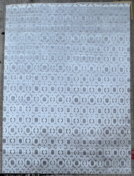 Pure Silk Contemporary Rug.