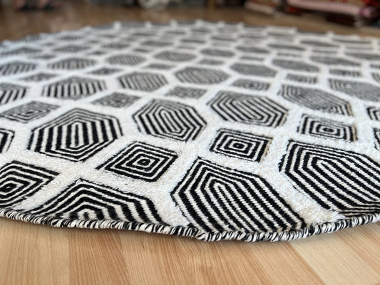 Round Vintage Sumak kilim