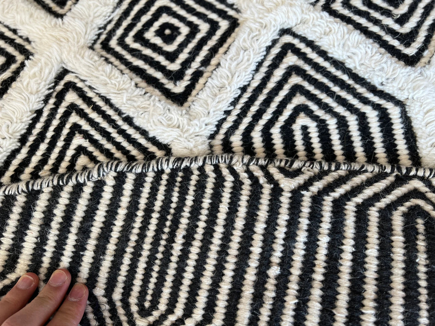 Round Vintage Sumak kilim