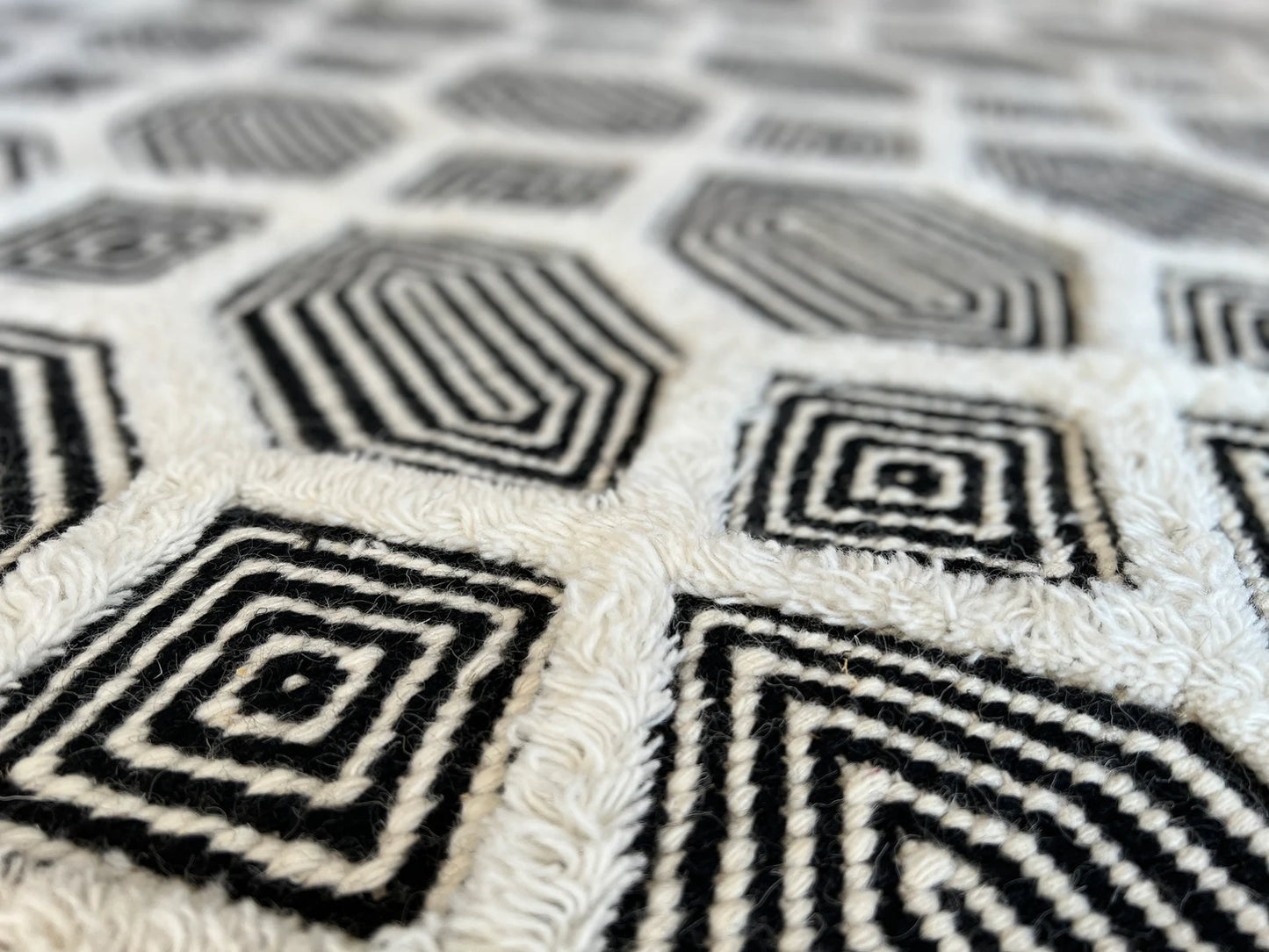 Round Vintage Sumak kilim