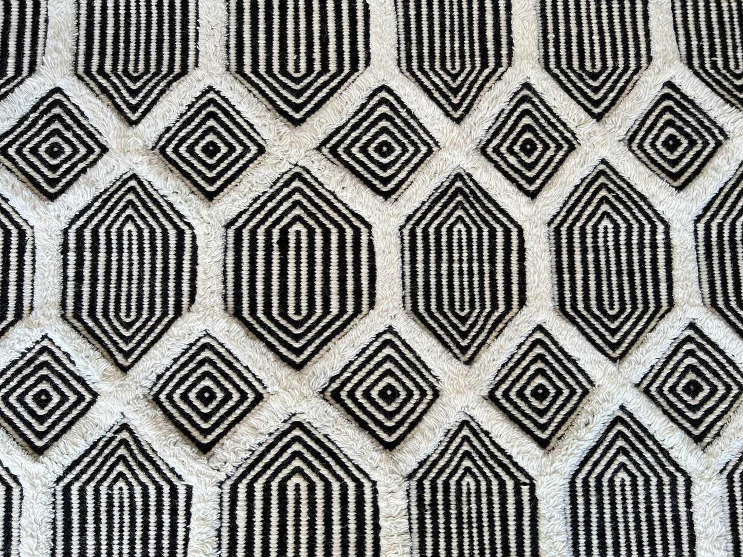 Round Vintage Sumak kilim