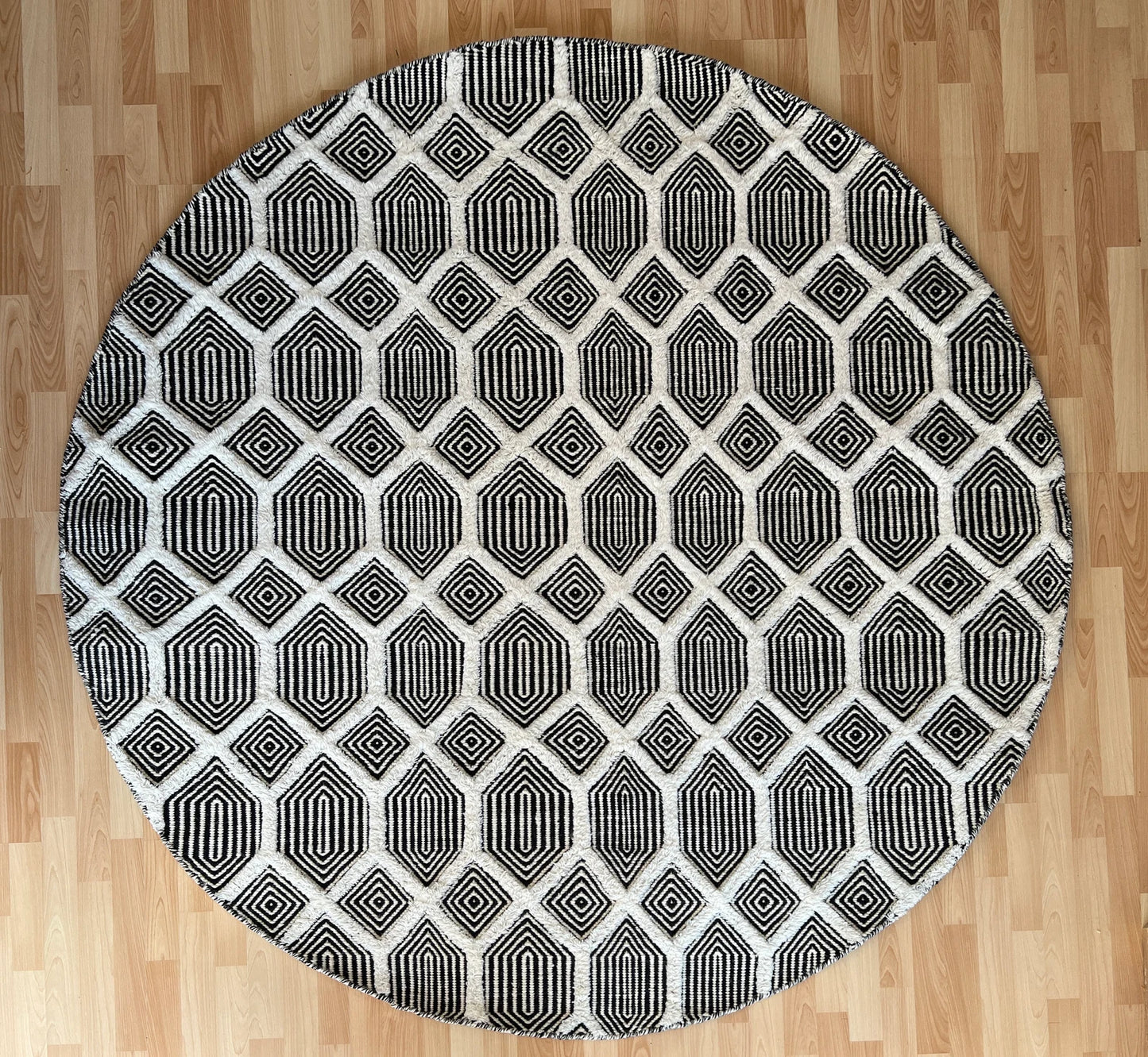 Round Vintage Sumak kilim