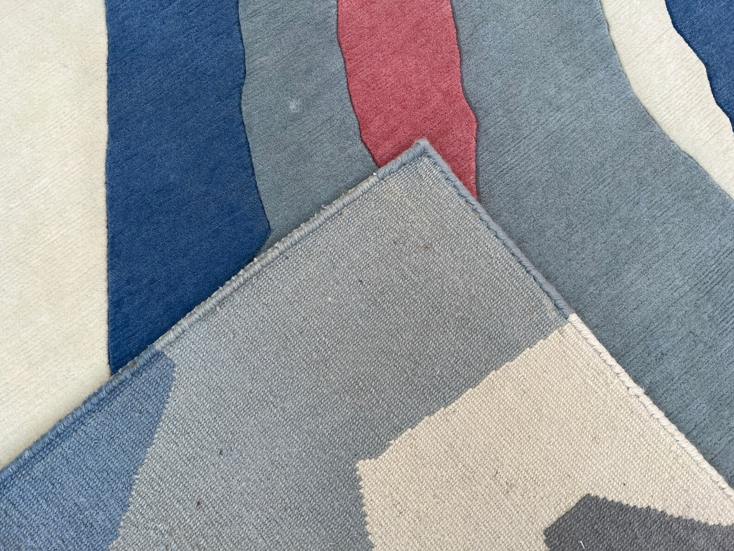 Silk And Wool Contemporary Rug.