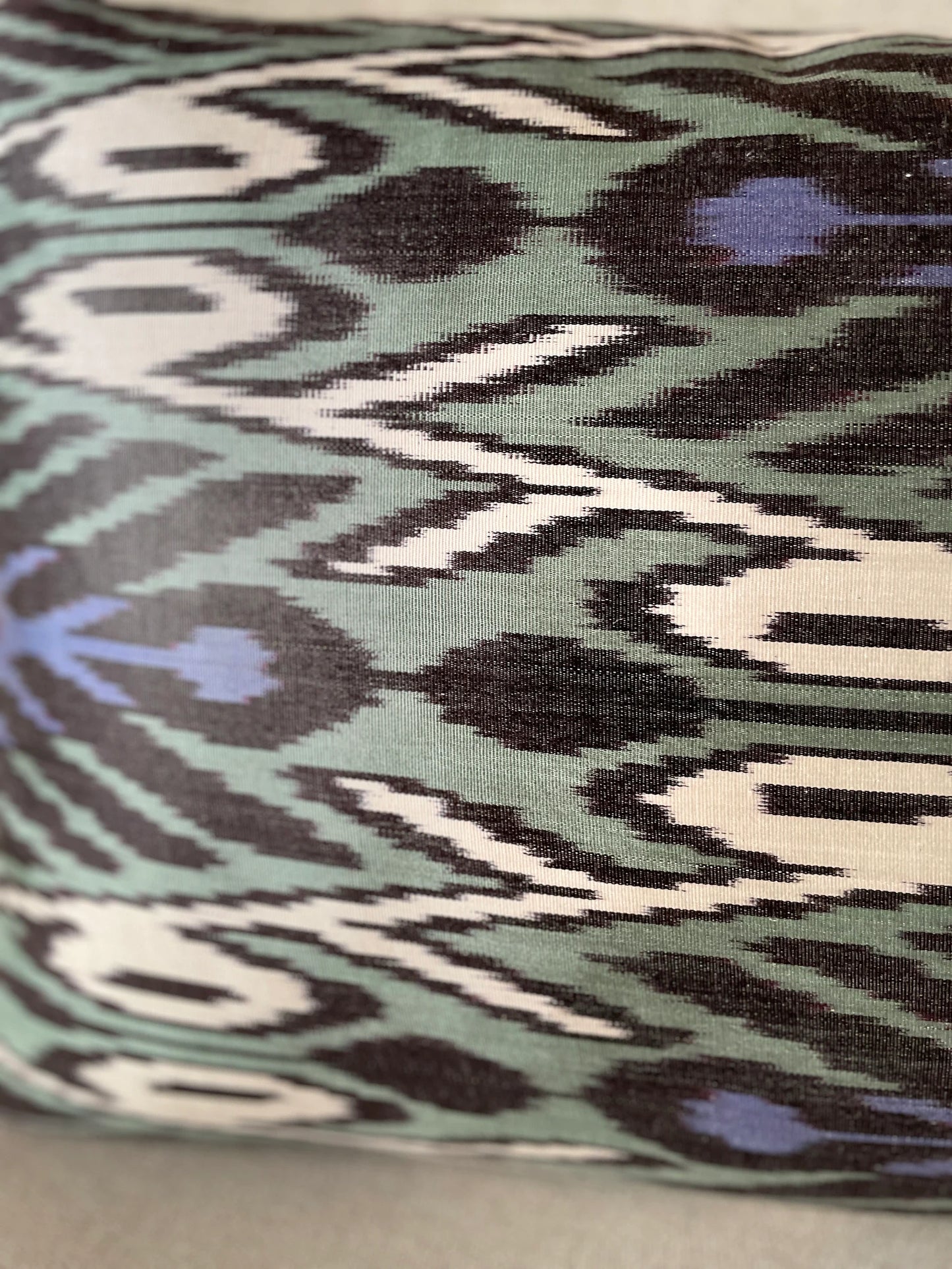 Ikat silk cushion Hand made (40x60cm)