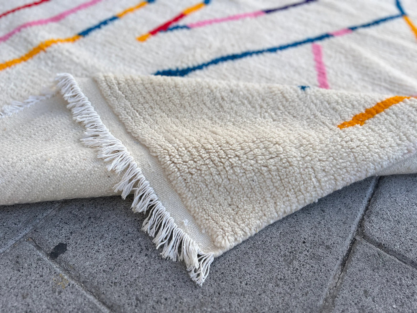 Contemporary Moroccan berber rug