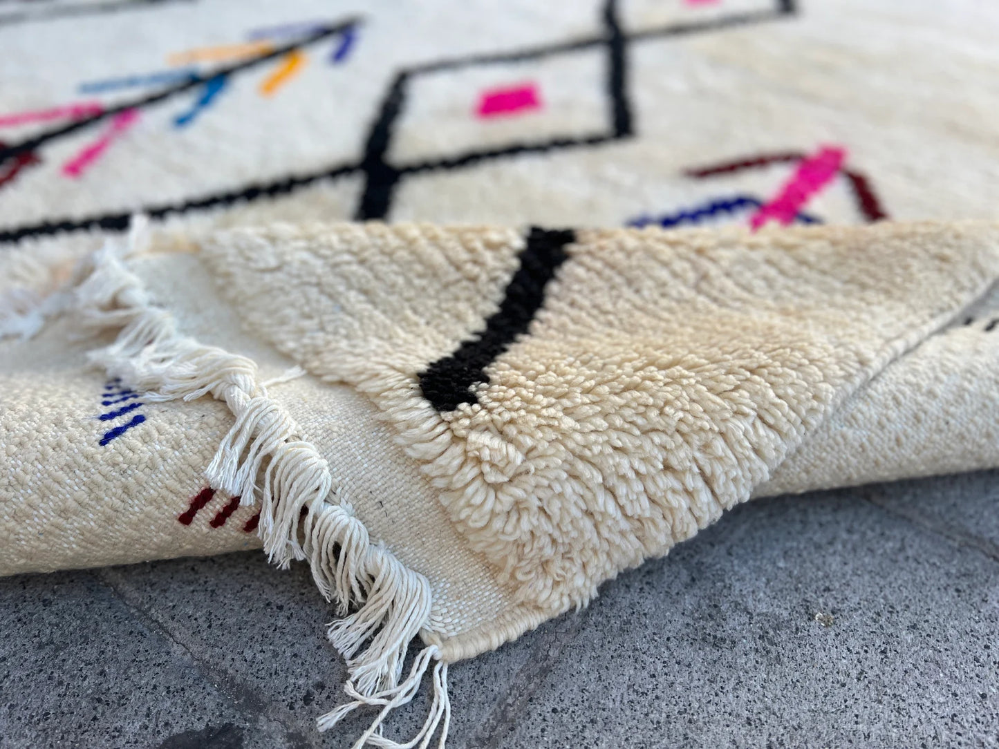Contemporary Moroccan berber rug