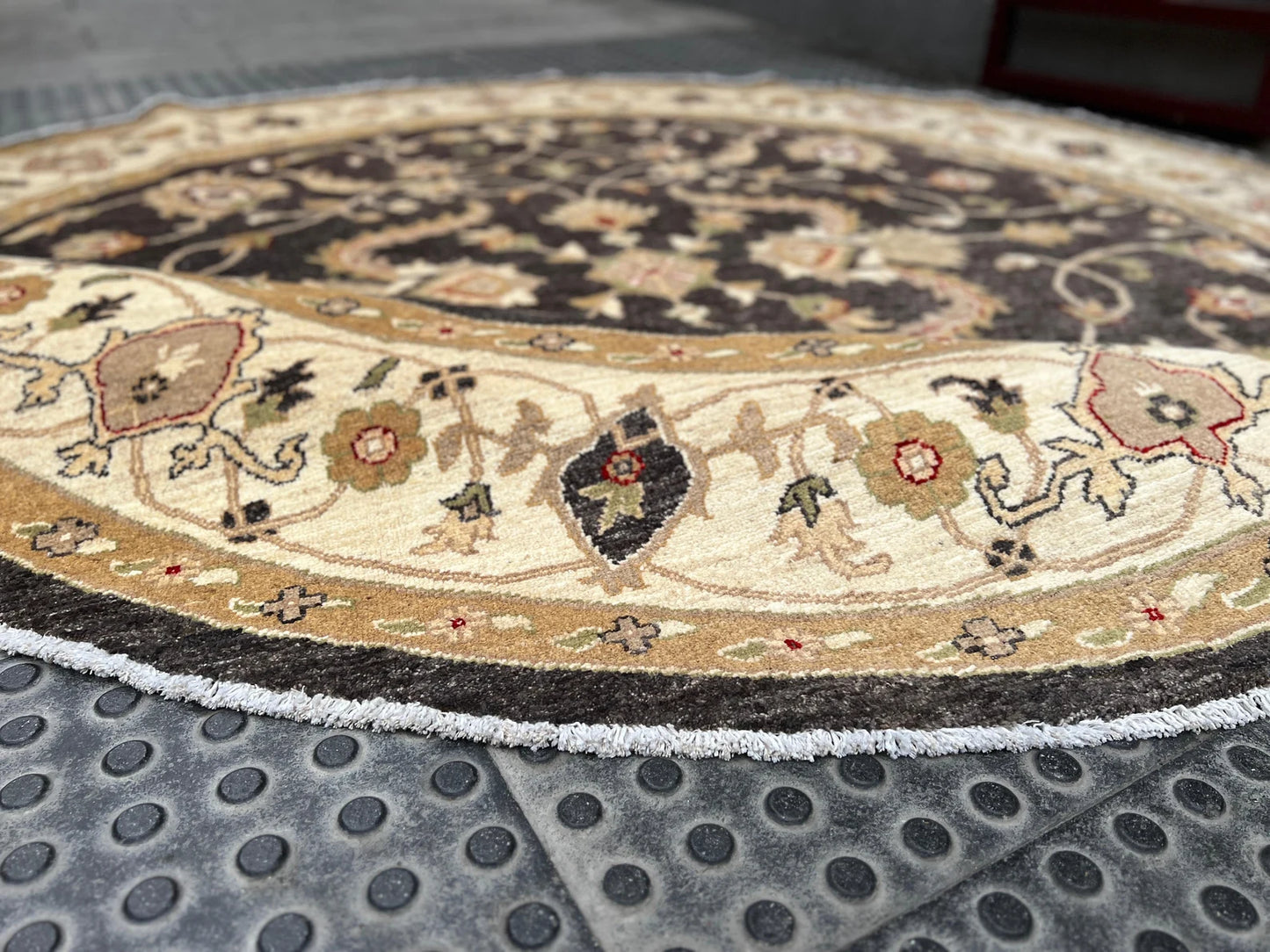 Round shape Oriental rug