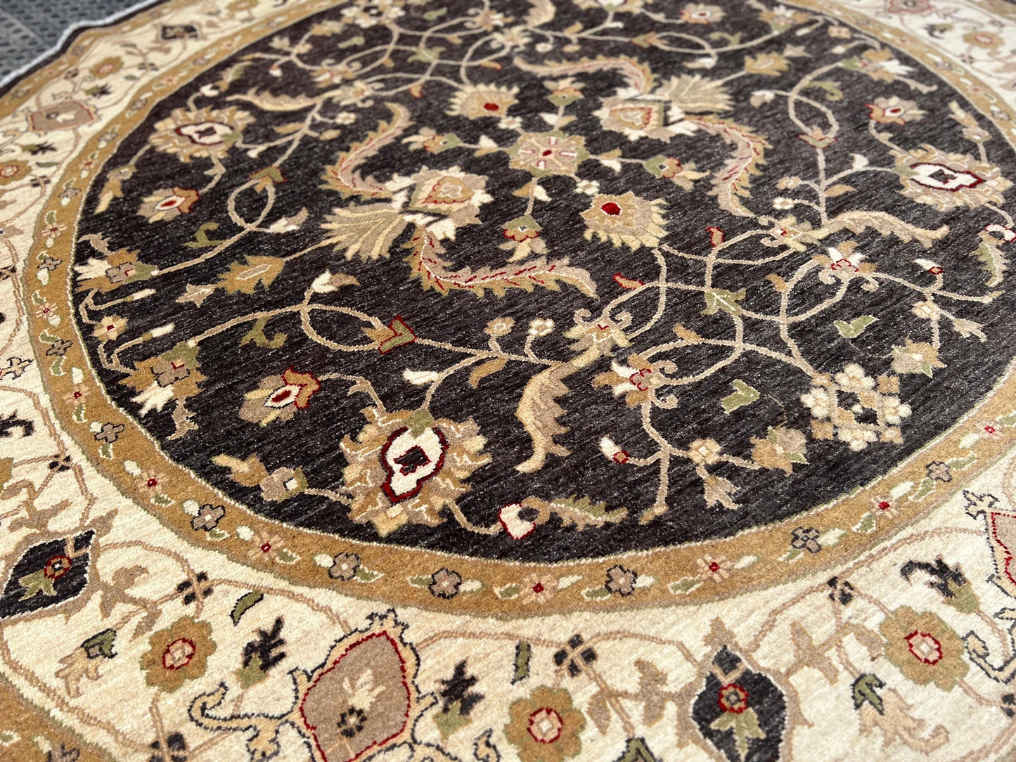 Round shape Oriental rug
