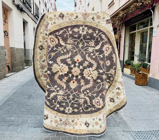 Round shape Oriental rug