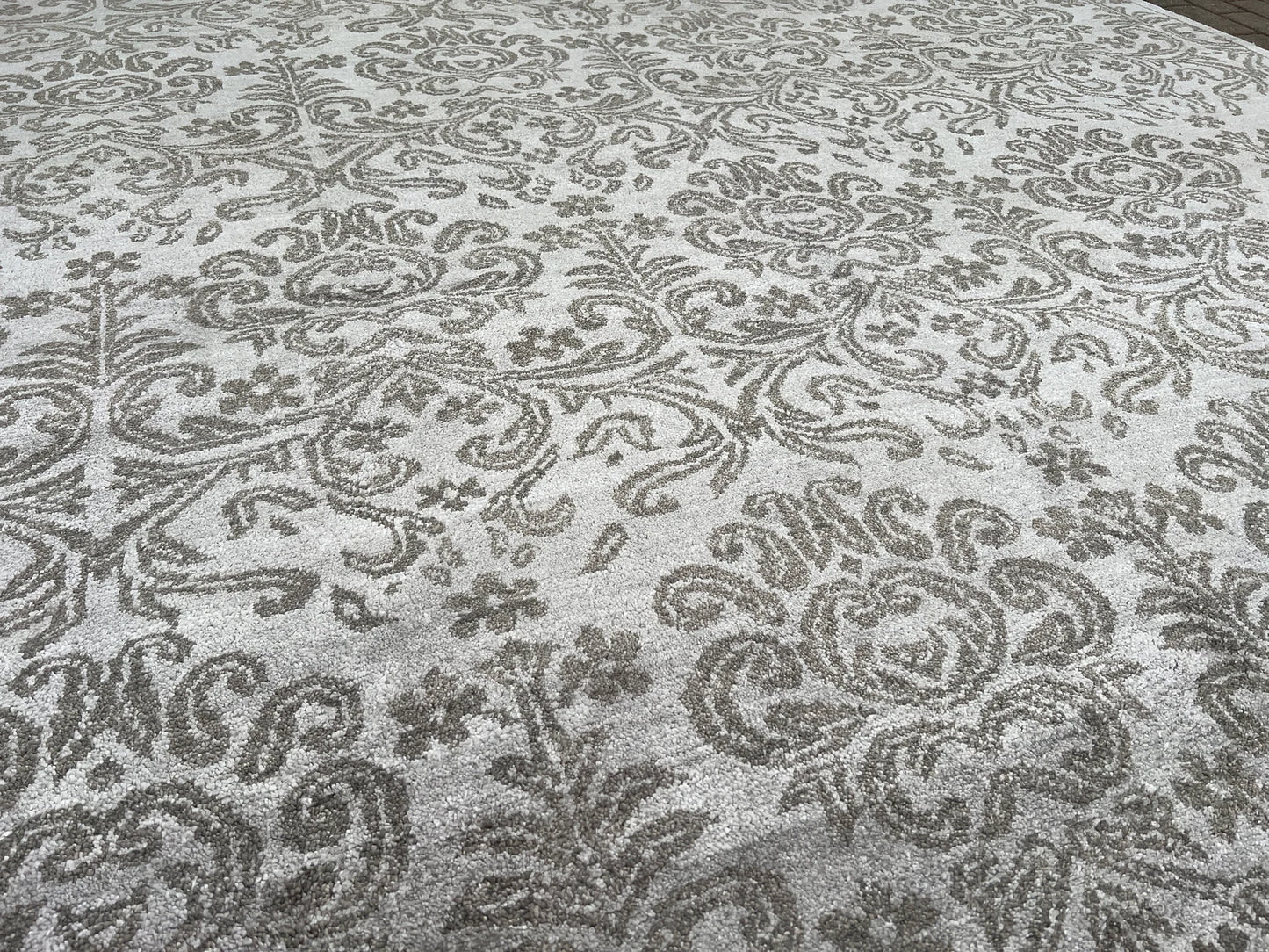 Silk Contemporary Rug.